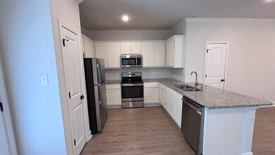 2303 Lynwood Bnd in San Antonio, TX - Building Photo - Building Photo