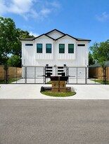 3828 Noah St in Houston, TX - Building Photo