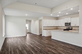 10355 Red Cardinal Dr in Cleveland, TX - Building Photo - Building Photo