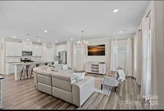 Room in House on Old Statesville Rd in Huntersville, NC - Building Photo - Building Photo