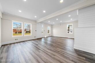 96 Maple Ave in Eatontown, NJ - Building Photo - Building Photo