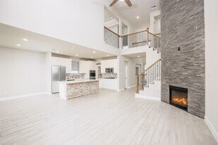 1942 Mustang Blf Ln in Katy, TX - Building Photo