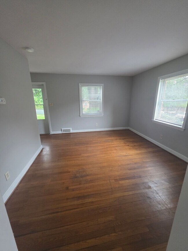 1607 W Northwest Blvd in Winston-Salem, NC - Building Photo - Building Photo