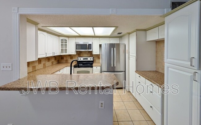 8323 Century Point Dr N in Jacksonville, FL - Building Photo - Building Photo