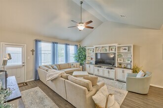 2651 Hoffman Ln in Conroe, TX - Building Photo - Building Photo