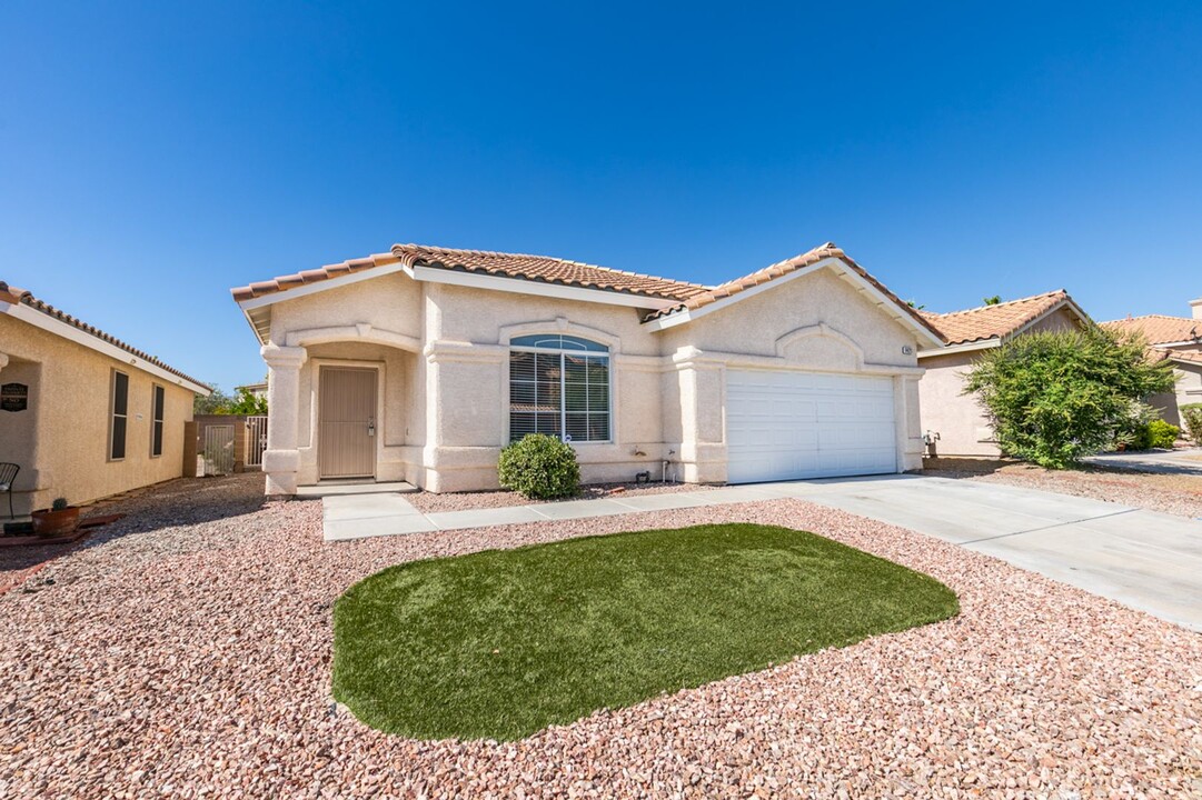 1421 Hometown Ave in Henderson, NV - Building Photo