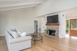 10 Howley Ln in Savannah, GA - Building Photo - Building Photo