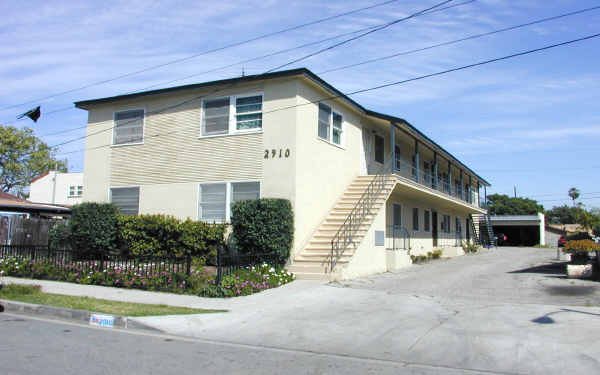 2910 S Curson Ave in Los Angeles, CA - Building Photo