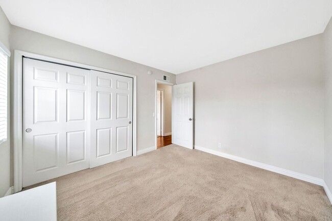 471 N Seranado St in Orange, CA - Building Photo - Building Photo