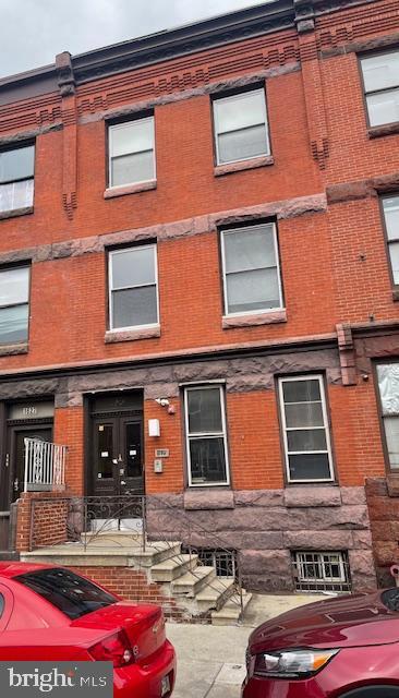 property at 1625 W Diamond St