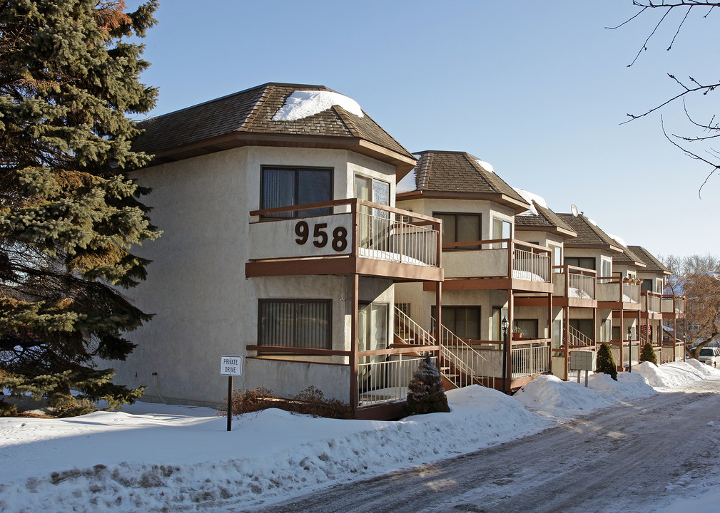 Aspen Ridge Condominiums in West St. Paul, MN - Building Photo