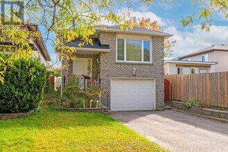 102 Turnberry Crescent in Courtice, ON - Building Photo - Building Photo