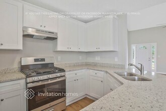 310 Harris Ave in Locust Grove, GA - Foto de edificio - Building Photo