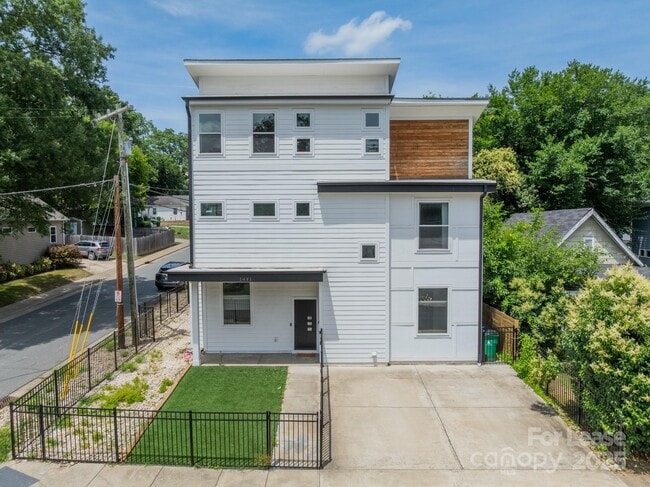 property at 1401 Kennon St