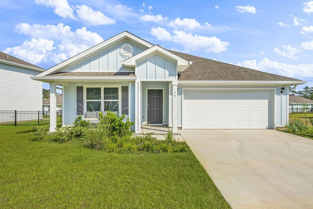 39 Riverwalk Xing in Freeport, FL - Building Photo