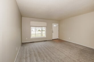 25120 Sandhurst Rd in Bedford Heights, OH - Building Photo - Building Photo