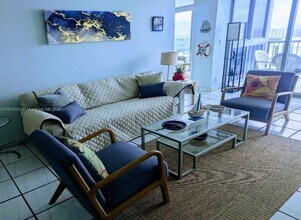2655 Collins Ave in Miami Beach, FL - Foto de edificio - Building Photo