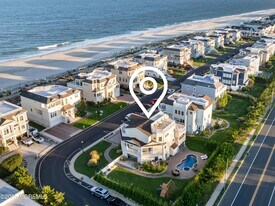 2 Tradewinds Ln in Sea Bright, NJ - Building Photo