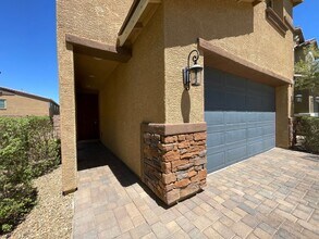 2232 Sky Island Dr in Henderson, NV - Foto de edificio - Building Photo