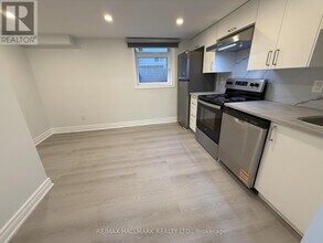 382 Burnhamthorpe Rd in Toronto, ON - Building Photo - Building Photo