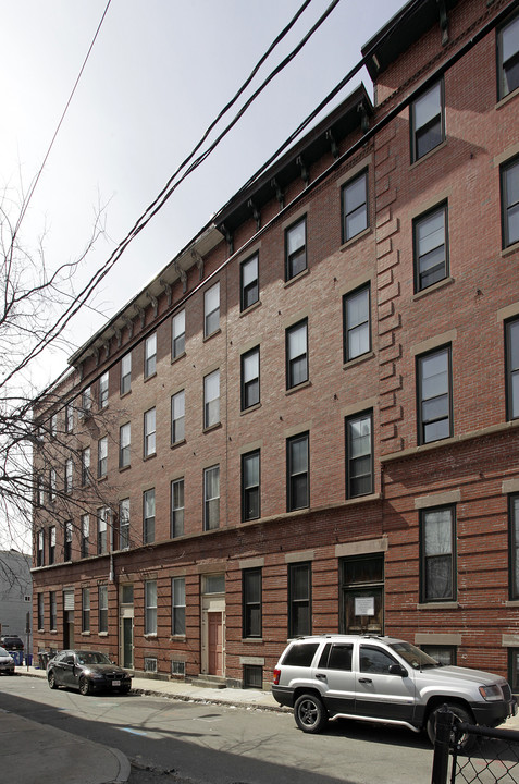 5 Pembroke St in Chelsea, MA - Foto de edificio