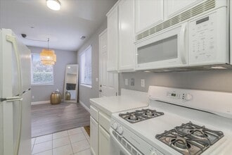 22287 Stevens Creek Blvd in Cupertino, CA - Building Photo - Building Photo