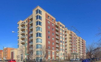 100 N Hermitage Ave, Unit 404 in Chicago, IL - Building Photo