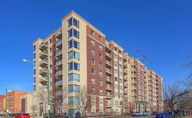 100 N Hermitage Ave, Unit 404 in Chicago, IL - Building Photo