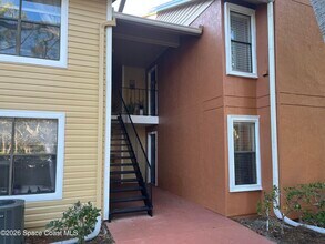 225 S Tropical Trail in Merritt Island, FL - Foto de edificio - Building Photo