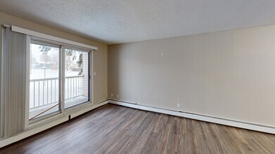 10028-10105 105 Ave in Grande Prairie, AB - Building Photo - Building Photo