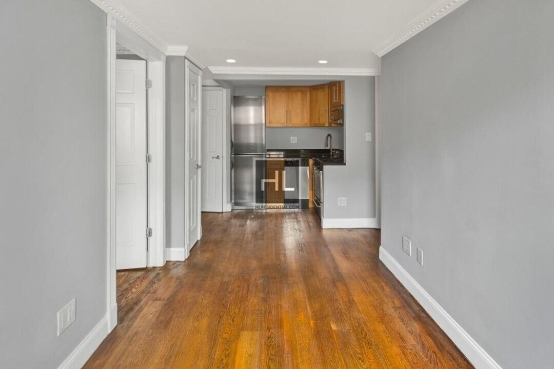 Avenue A in New York, NY - Building Photo