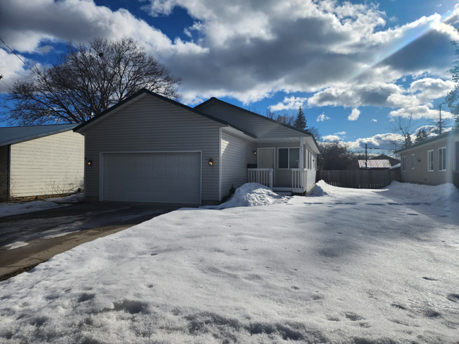 property at 913 Pine St