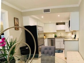 2225 Woodside St in Santa Barbara, CA - Building Photo - Building Photo
