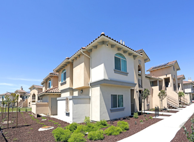 Vista de Oro in Hollister, CA - Building Photo - Building Photo