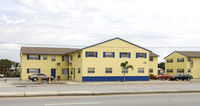 Blue Heron Apartments in West Palm Beach, FL - Building Photo - Building Photo