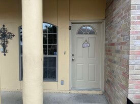 9903 Crystal Ct in Laredo, TX - Building Photo