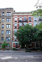 335 W 21st St in New York, NY - Building Photo - Building Photo