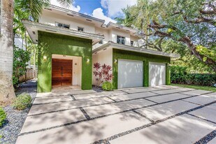 1701 Espanola Dr in Miami, FL - Building Photo