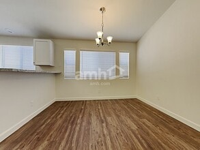 9608 Fox Forest Ave in Las Vegas, NV - Foto de edificio - Building Photo
