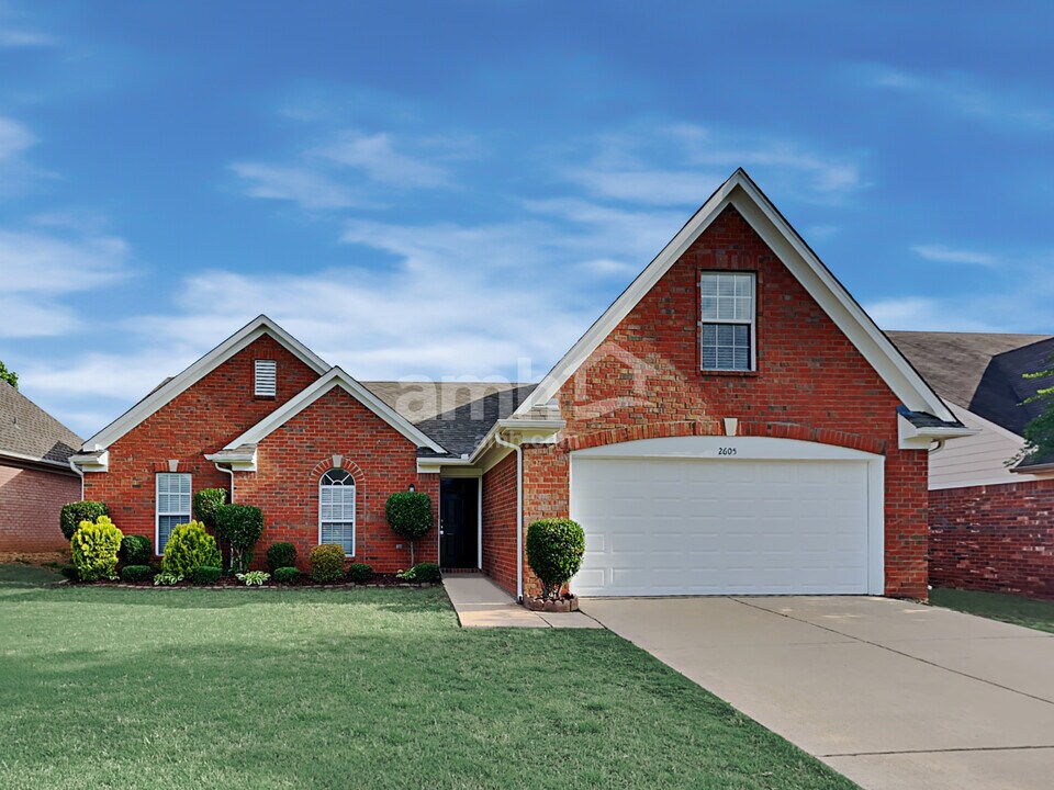 2605 Hunters Pointe Dr in Southaven, MS - Building Photo