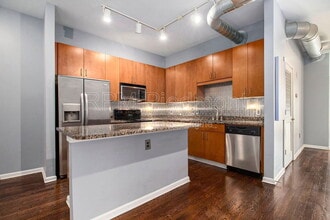 5300 Peachtree Rd in Atlanta, GA - Building Photo - Building Photo