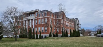 323 George St in Cobourg, ON - Building Photo