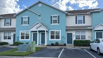 3620 Pine Oak Cir, Unit 105 in Ft. Myers, FL - Building Photo