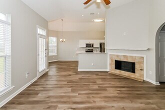 7077 Queens Crown Ct in Memphis, TN - Building Photo - Building Photo