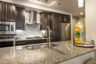 408 S Gessner Rd in Houston, TX - Building Photo - Building Photo