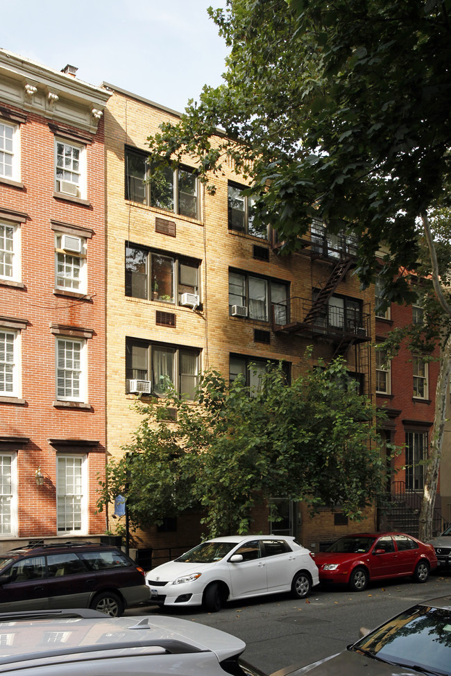 240 E 32nd St in New York, NY - Building Photo - Building Photo