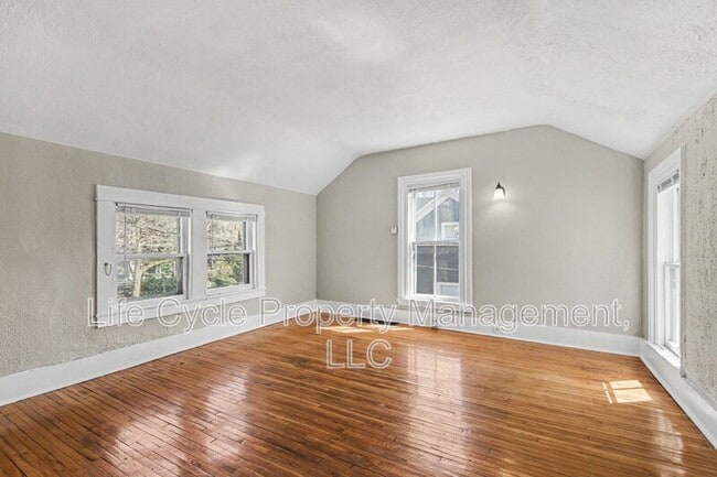 329 Charles Ave SE in Grand Rapids, MI - Building Photo - Building Photo