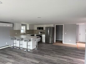 4063 Union Rd, Unit Front Apartment in Buffalo, NY - Building Photo