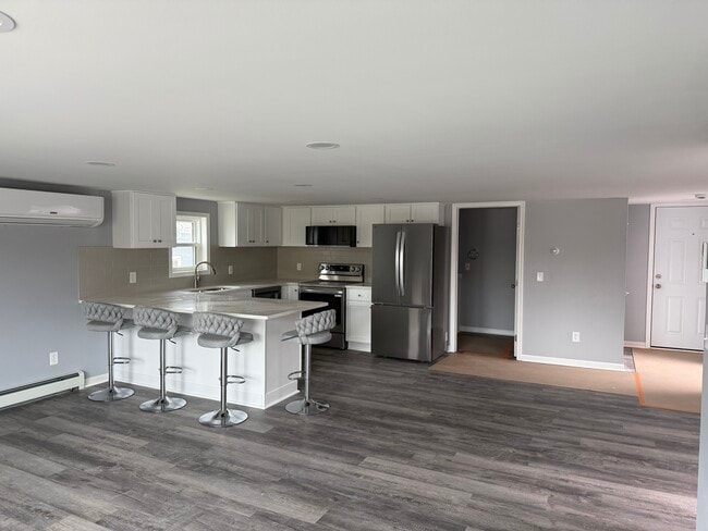 4063 Union Rd, Unit Front Apartment