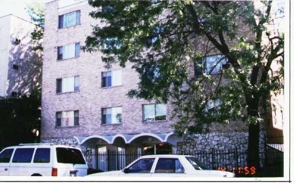 Loyola Towers in Chicago, IL - Building Photo